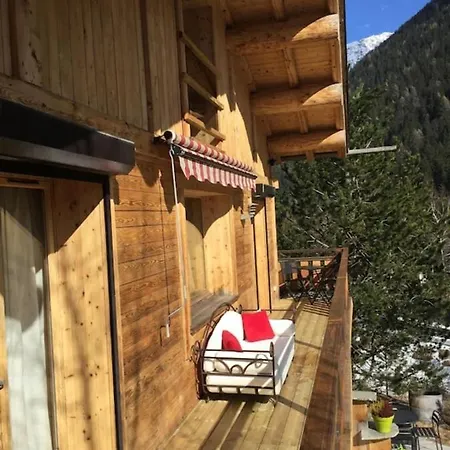 Domek alpejski Magnificent Family Chalet Near Chamonix